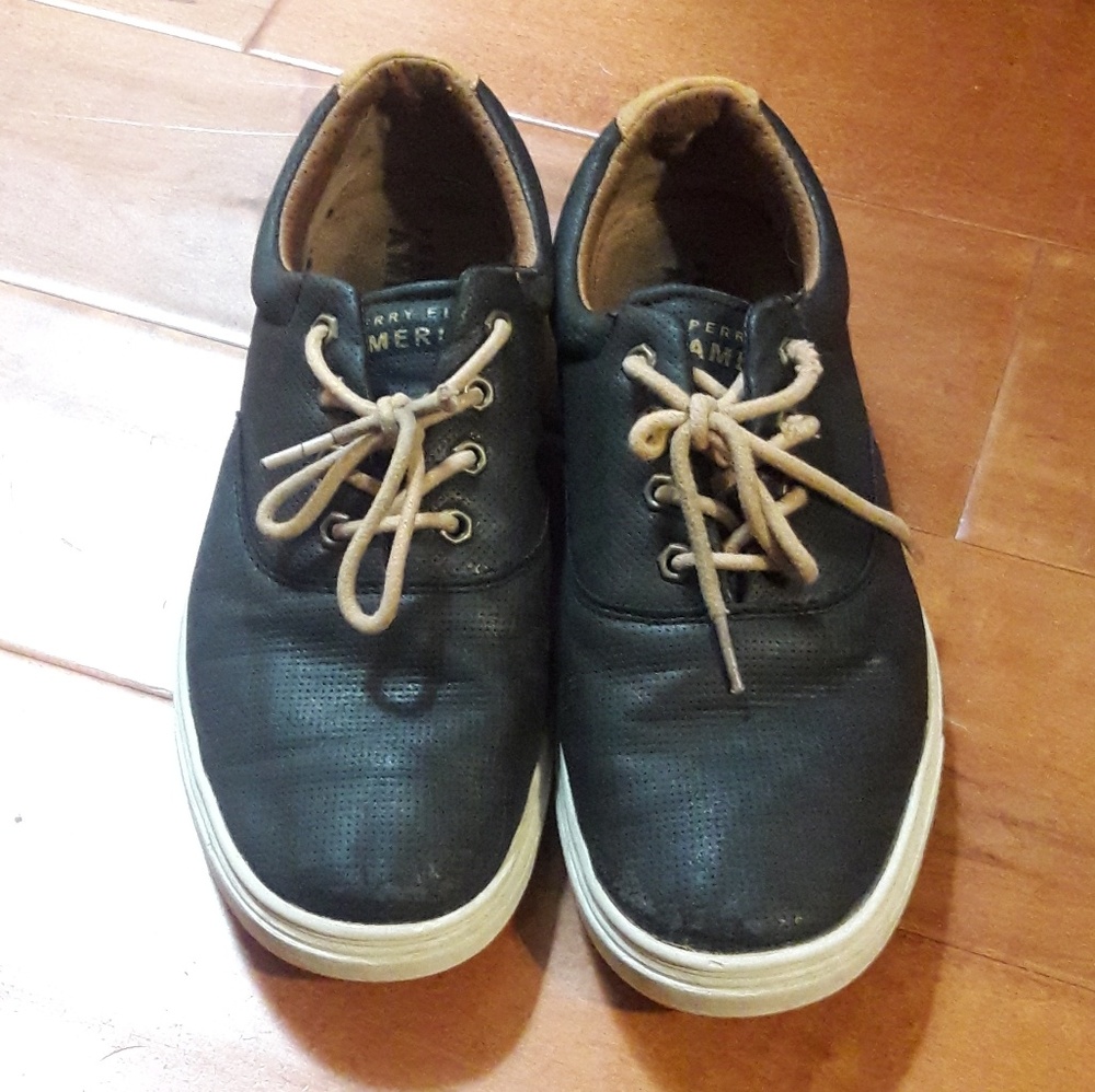 Perry Ellis. Size 9 - Picture 2 of 2